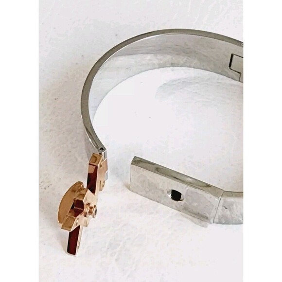 MICHAEL KORS SILVER,LOGO ROSE GOLD 2 TONE TURN LOCK,OVAL CUFF BANGLE MKJ6839 7" - Picture 3 of 5